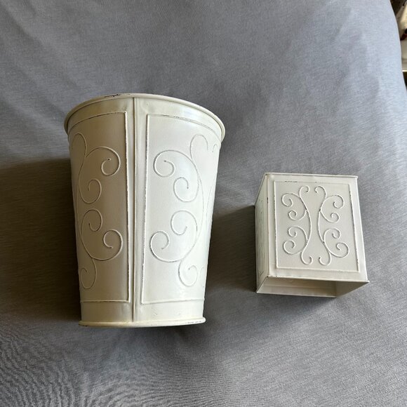 Distressed Metal Trash Can and Tissue Cover Bathroom Set - Picture 3 of 9